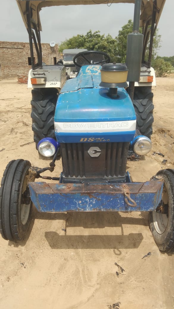 पॉवरट्रैक शानदार कंडीशन ट्रैक्टर्स